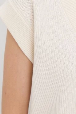 Γυναικεία Χωρίς φερμουάρ Γιλέκο από μετάξι BOSS χρώμα: μπεζ, 11 Γυναικεία Χωρίς φερμουάρ Γιλέκο από μετάξι BOSS χρώμα: μπεζ, -Boss Κατάστημα πωλήσεων unnamed file 3216