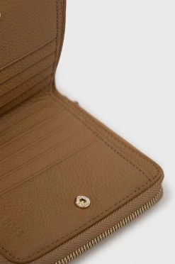 Γυναικεία Πορτοφόλια Δερμάτινο πορτοφόλι BOSS χρώμα: μπεζ 12 Γυναικεία Πορτοφόλια Δερμάτινο πορτοφόλι BOSS χρώμα: μπεζ -Boss Κατάστημα πωλήσεων unnamed file 783